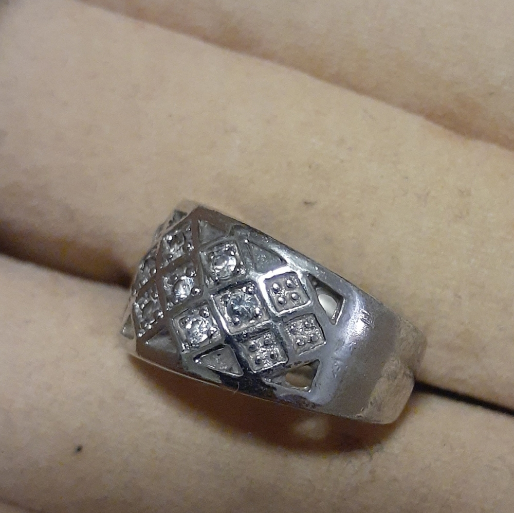 Ring - Picture 2 of 2